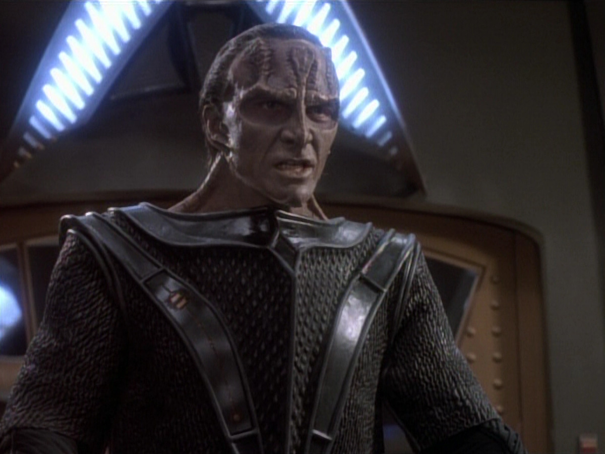 extant_StarTrekDS9_1x04-PastPrologue_1008.jpg