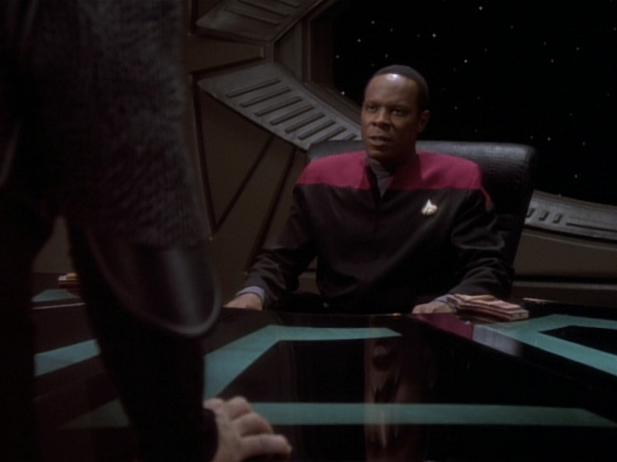 extant_StarTrekDS9_1x04-PastPrologue_1013.jpg