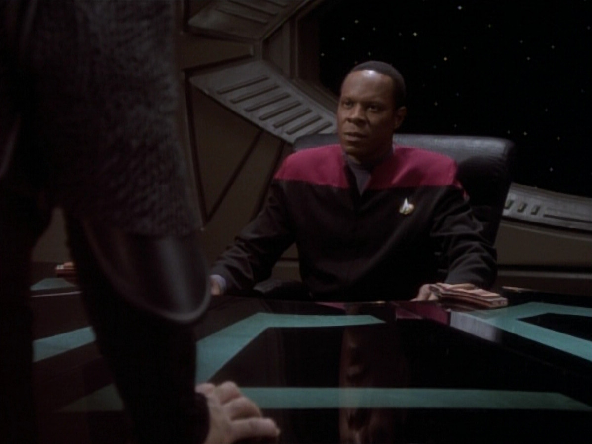 extant_StarTrekDS9_1x04-PastPrologue_1014.jpg