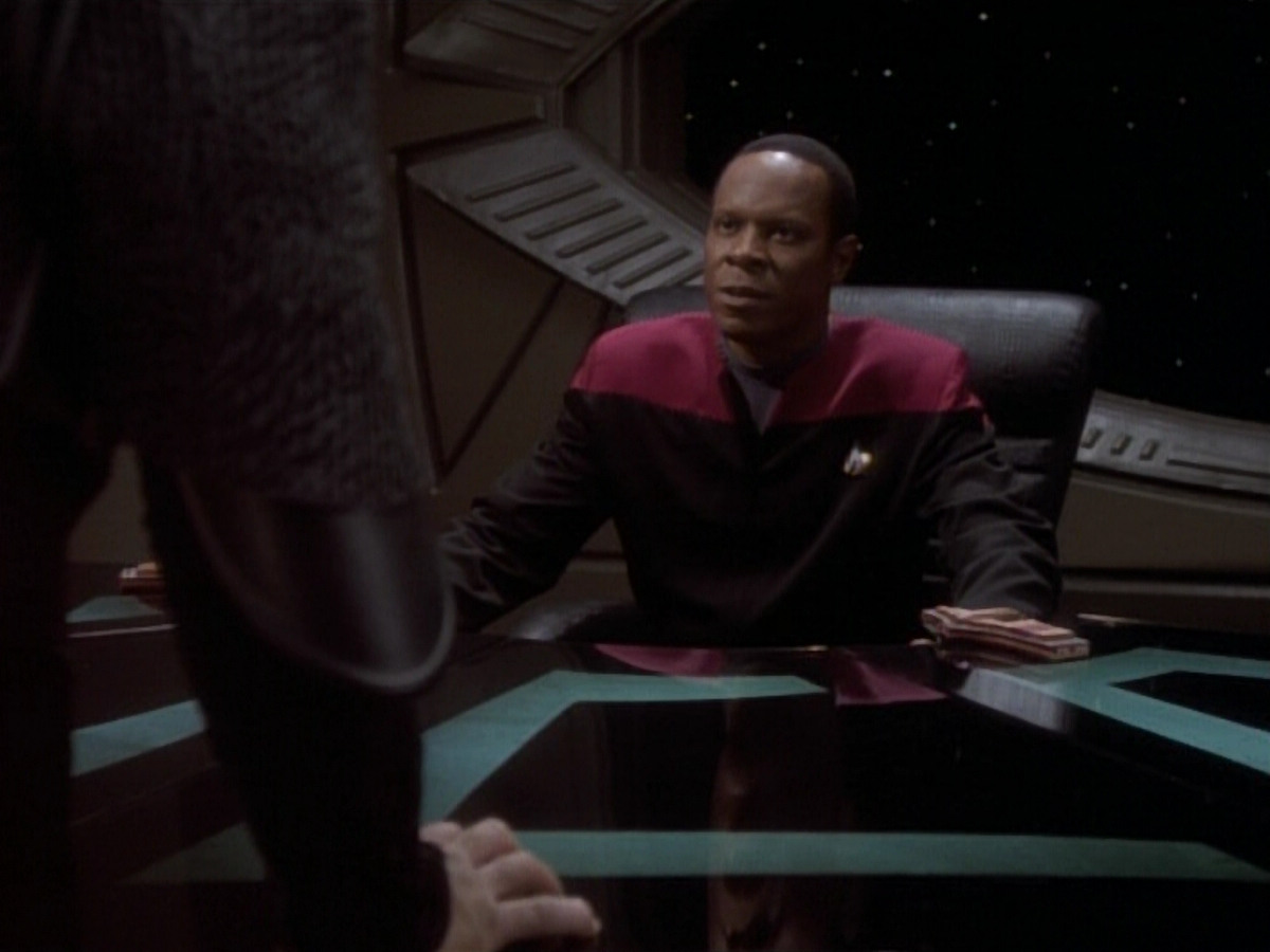 extant_StarTrekDS9_1x04-PastPrologue_1015.jpg