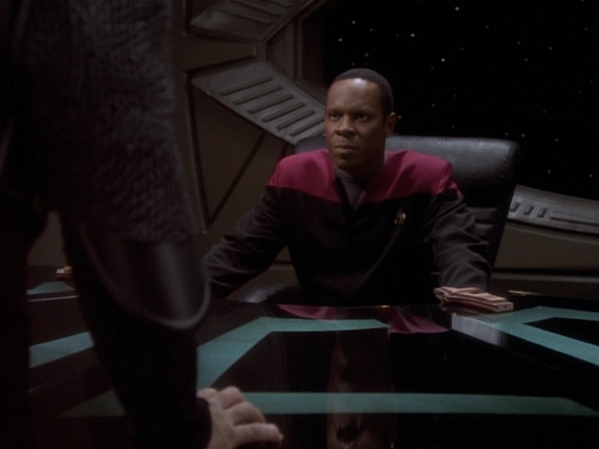 extant_StarTrekDS9_1x04-PastPrologue_1019.jpg