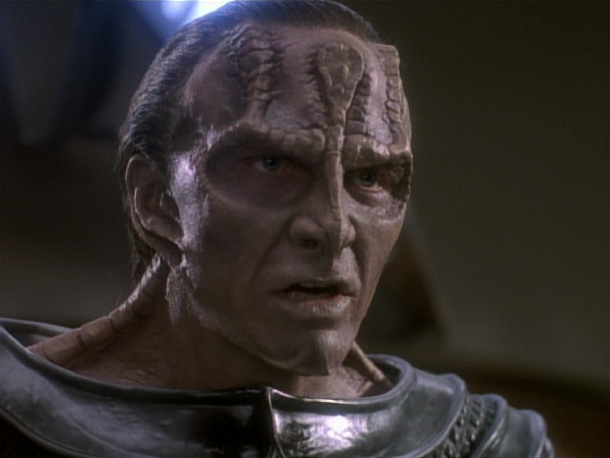 extant_StarTrekDS9_1x04-PastPrologue_1025.jpg