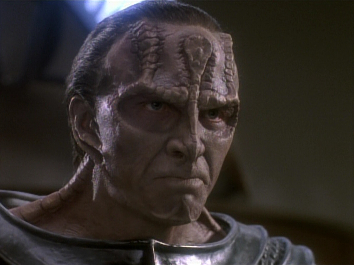 extant_StarTrekDS9_1x04-PastPrologue_1028.jpg