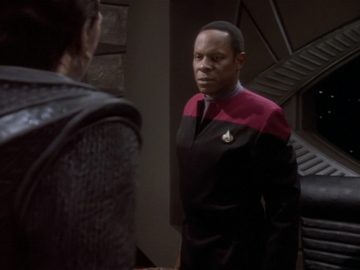 extant_StarTrekDS9_1x04-PastPrologue_1035.jpg
