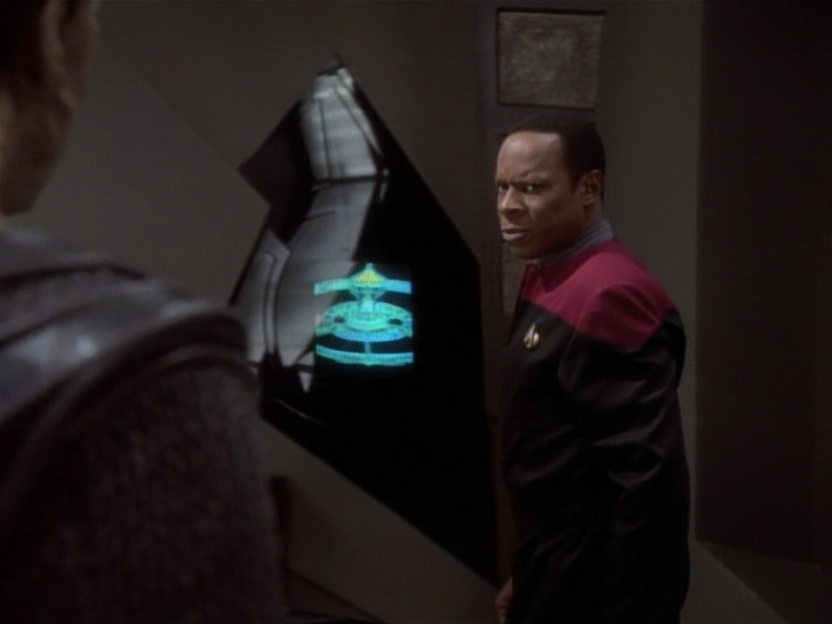 extant_StarTrekDS9_1x04-PastPrologue_1038.jpg
