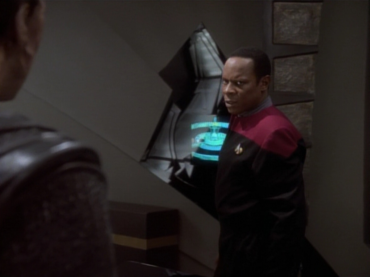 extant_StarTrekDS9_1x04-PastPrologue_1039.jpg