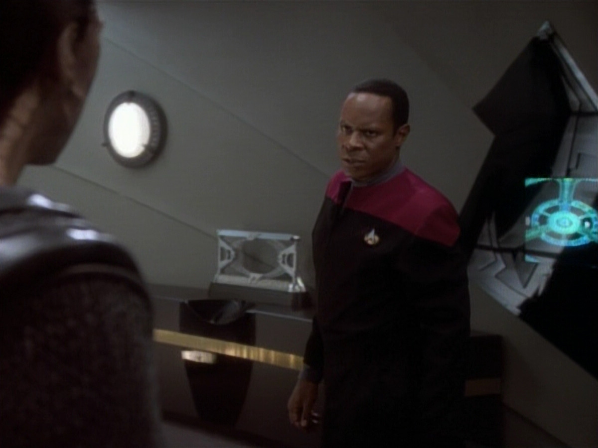 extant_StarTrekDS9_1x04-PastPrologue_1042.jpg