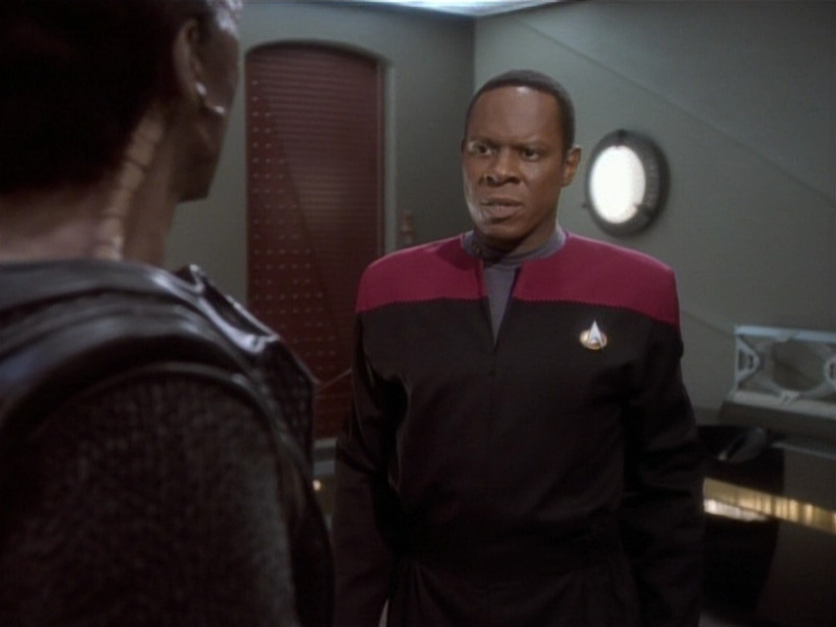 extant_StarTrekDS9_1x04-PastPrologue_1048.jpg