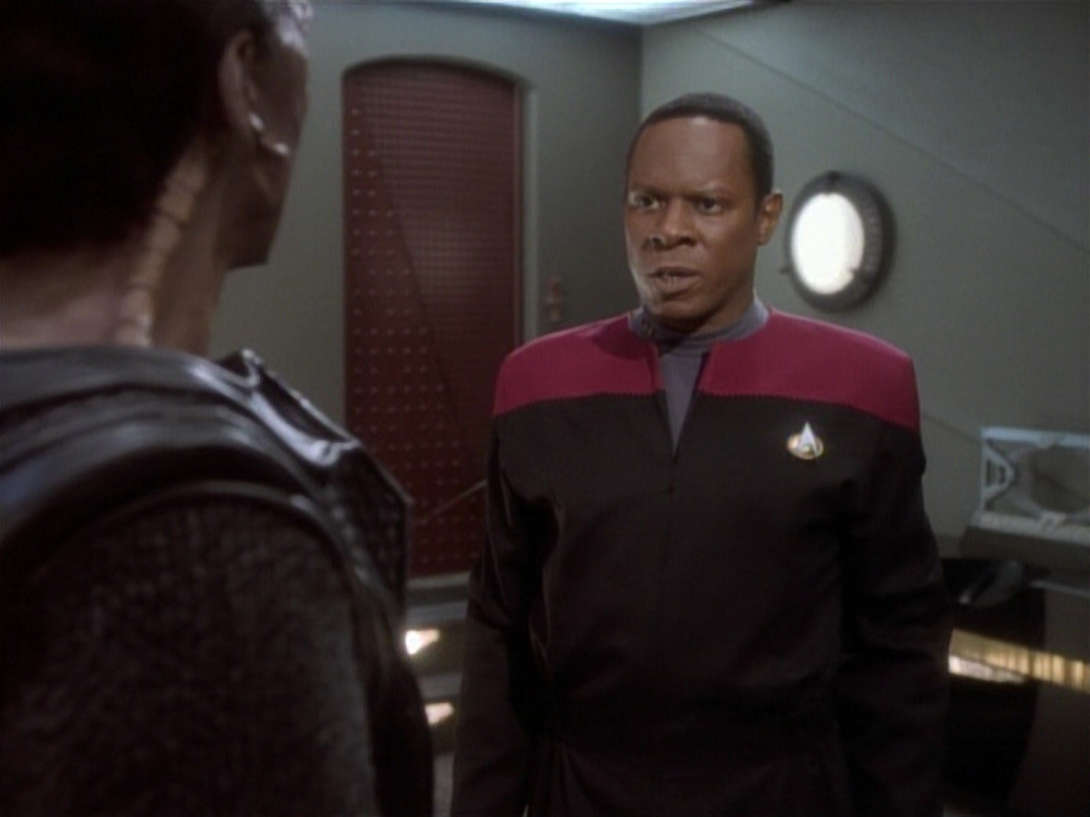 extant_StarTrekDS9_1x04-PastPrologue_1049.jpg