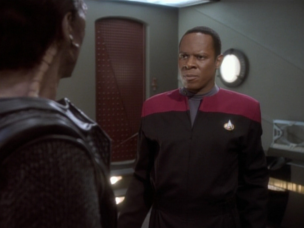 extant_StarTrekDS9_1x04-PastPrologue_1051.jpg