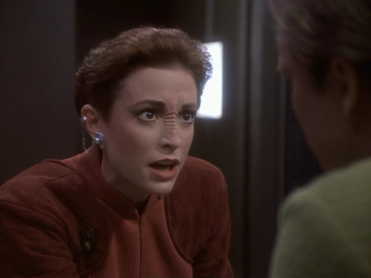 extant_StarTrekDS9_1x04-PastPrologue_1205.jpg