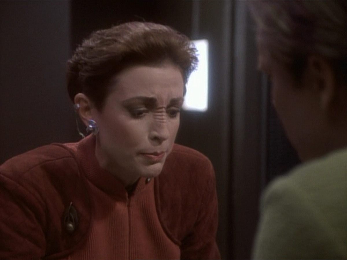extant_StarTrekDS9_1x04-PastPrologue_1207.jpg