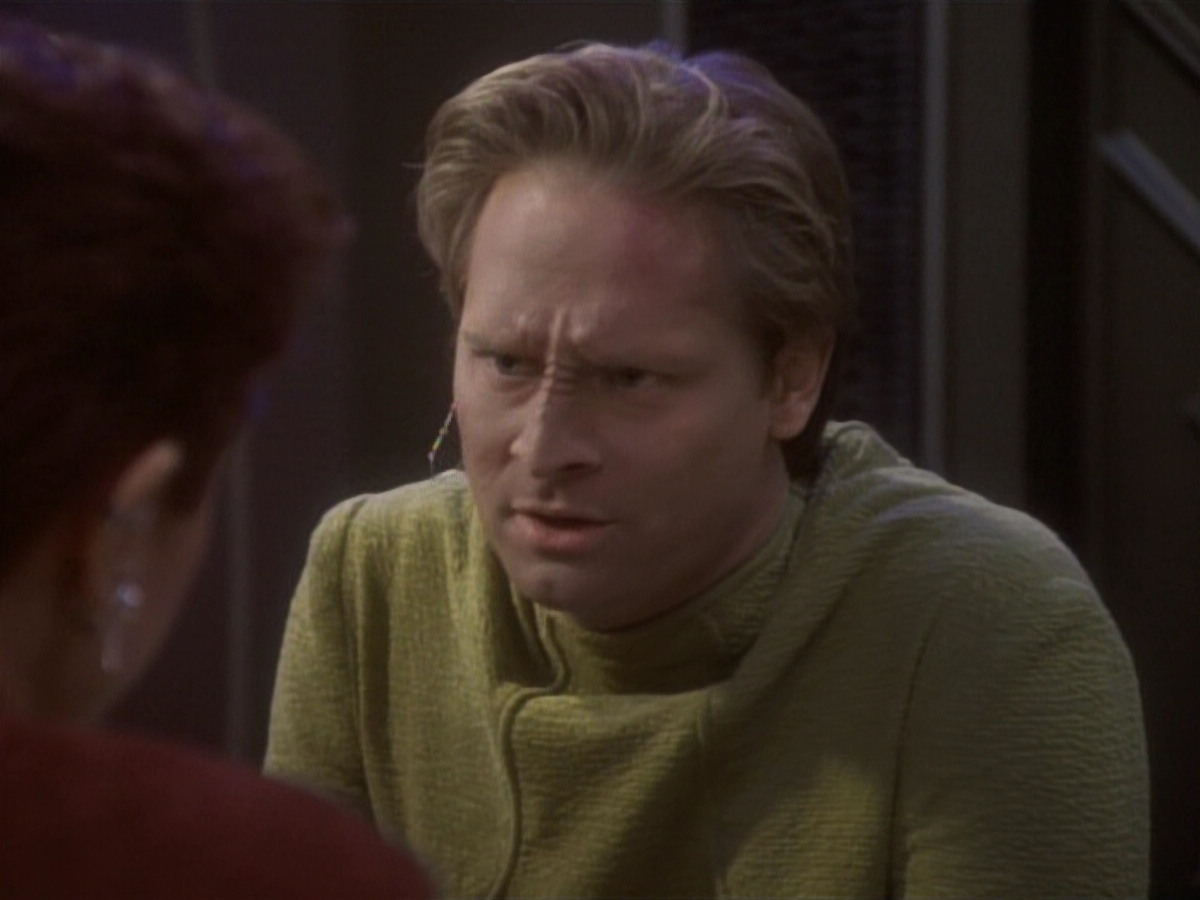 extant_StarTrekDS9_1x04-PastPrologue_1214.jpg