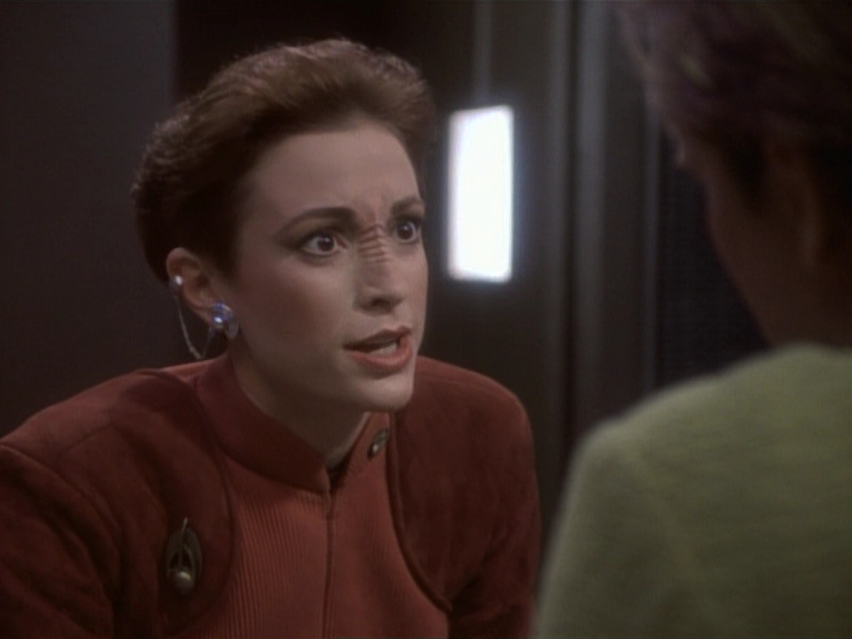 extant_StarTrekDS9_1x04-PastPrologue_1235.jpg