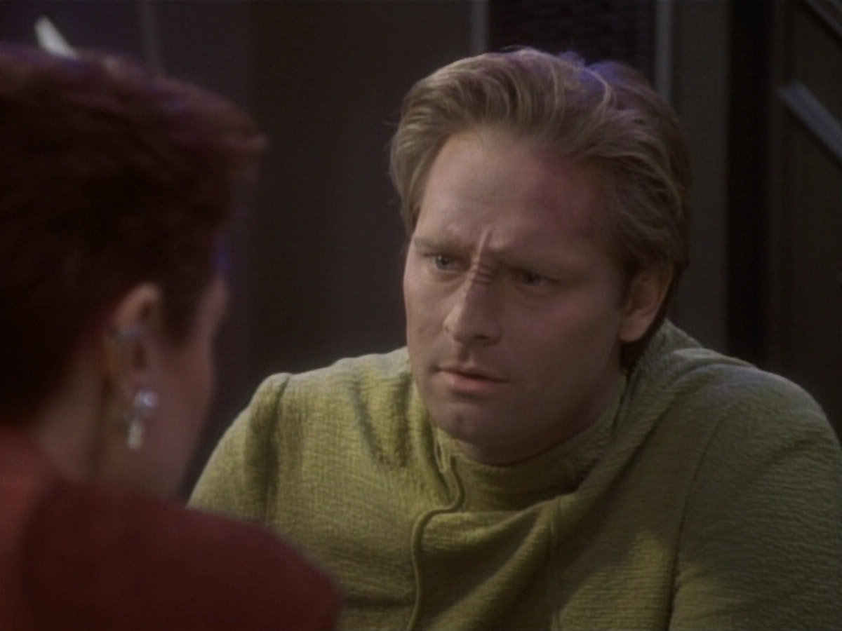 extant_StarTrekDS9_1x04-PastPrologue_1252.jpg
