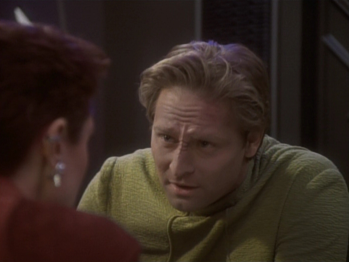 extant_StarTrekDS9_1x04-PastPrologue_1259.jpg