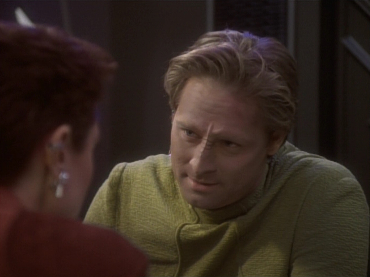 extant_StarTrekDS9_1x04-PastPrologue_1261.jpg
