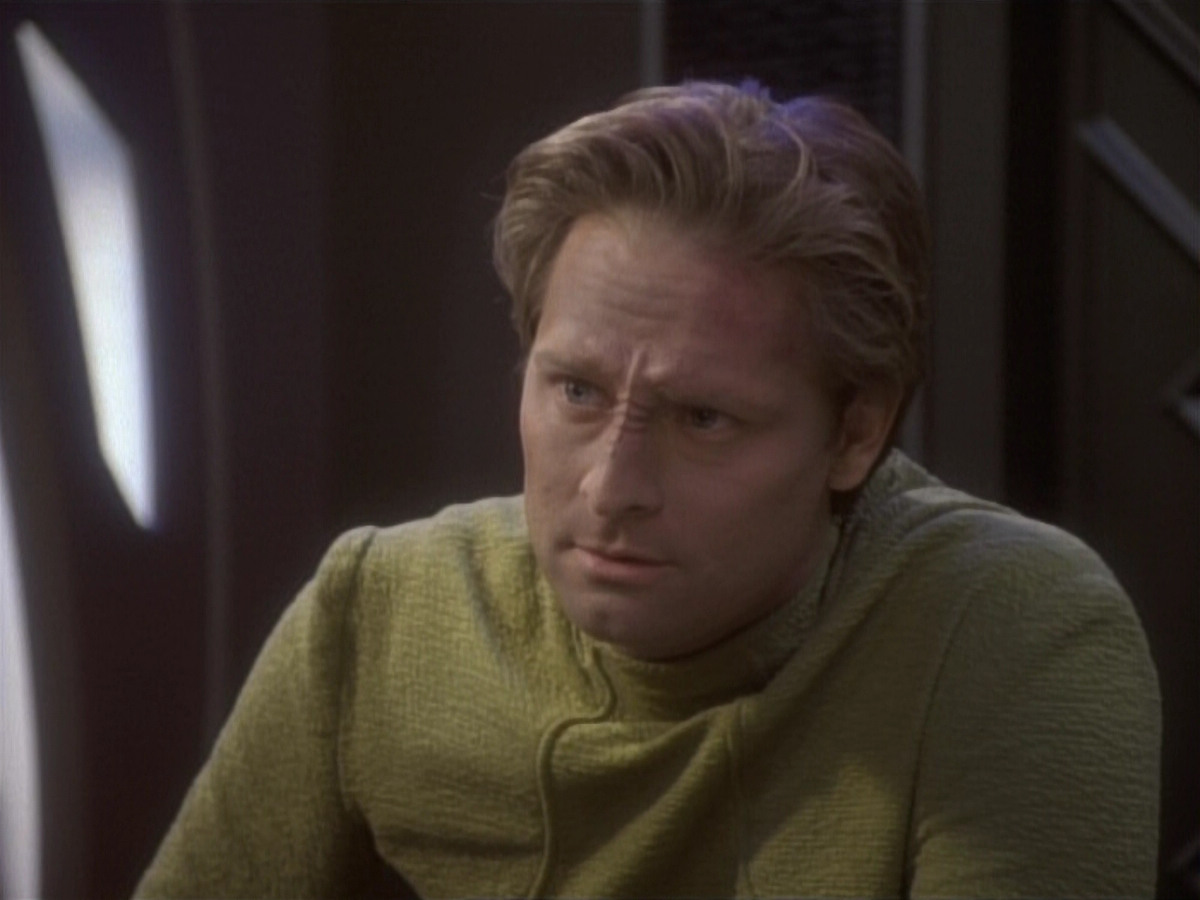 extant_StarTrekDS9_1x04-PastPrologue_1274.jpg