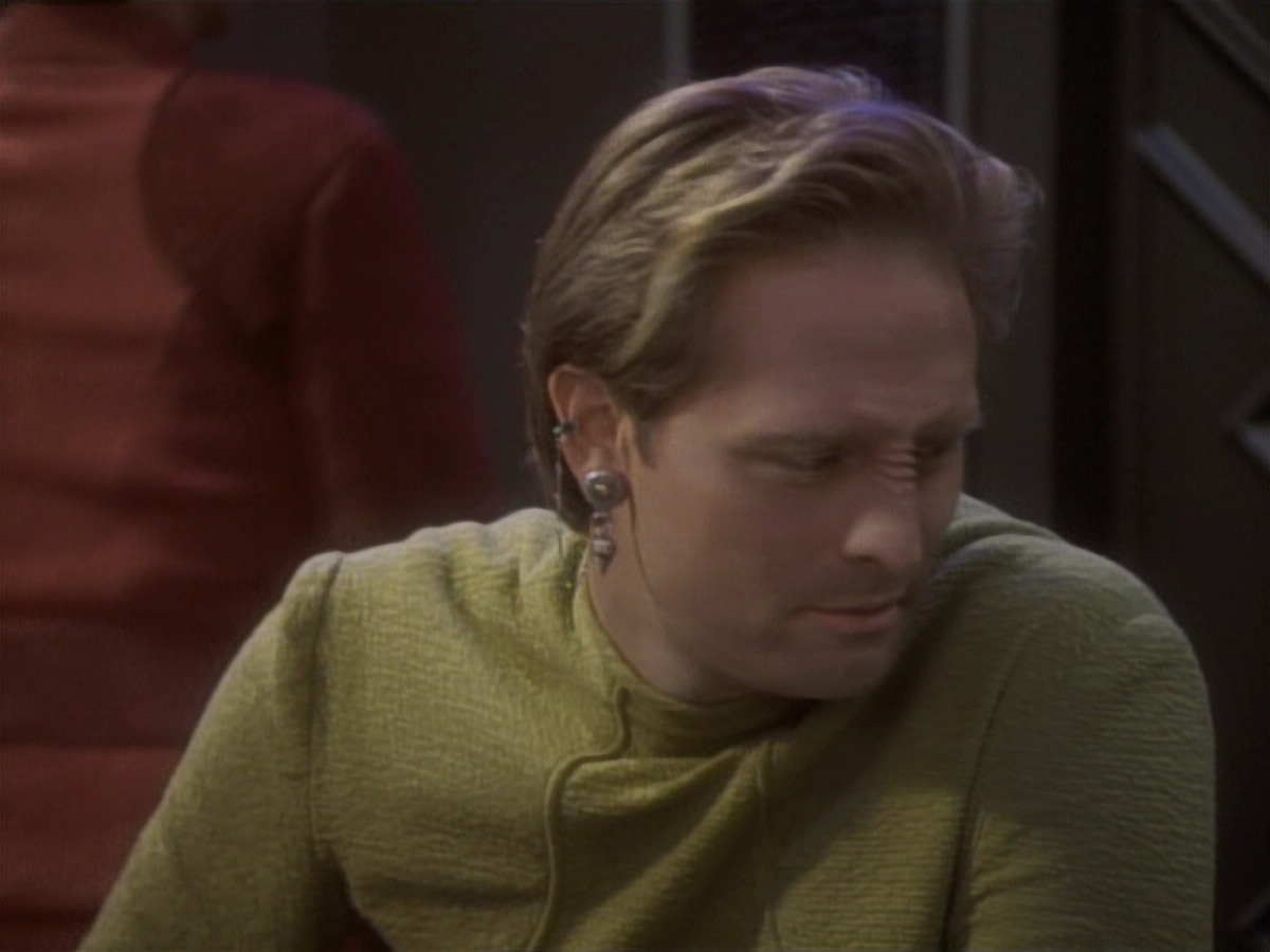 extant_StarTrekDS9_1x04-PastPrologue_1295.jpg