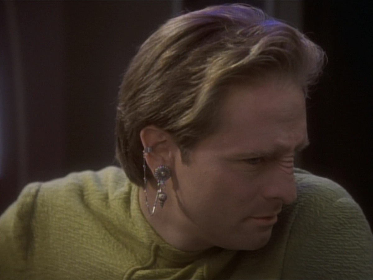 extant_StarTrekDS9_1x04-PastPrologue_1299.jpg