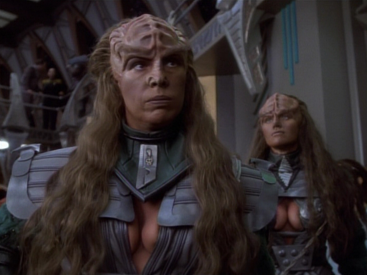 extant_StarTrekDS9_1x04-PastPrologue_1327.jpg