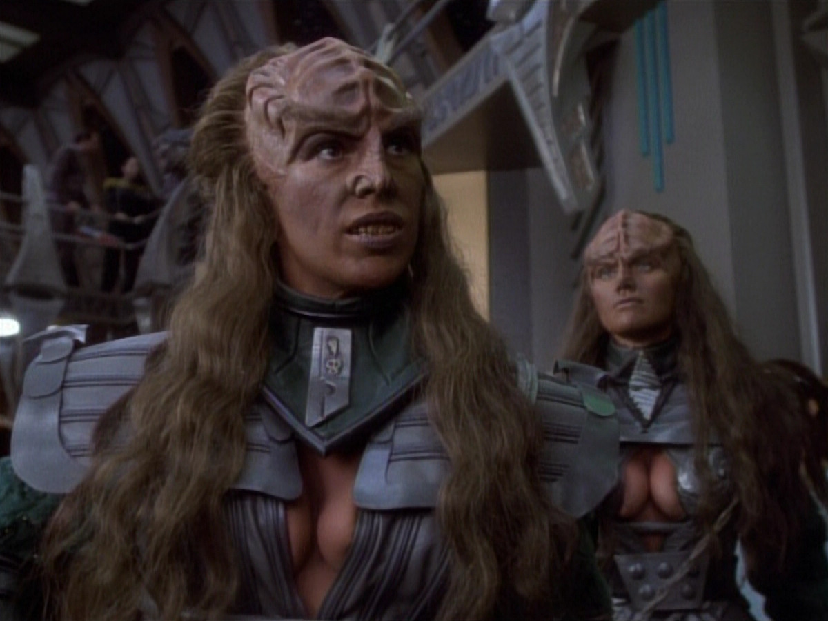 extant_StarTrekDS9_1x04-PastPrologue_1329.jpg