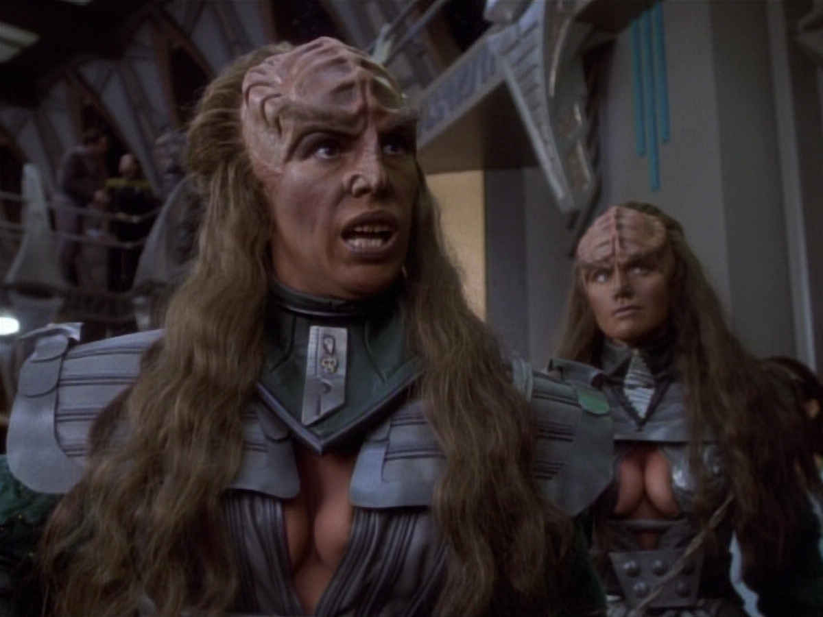 extant_StarTrekDS9_1x04-PastPrologue_1332.jpg