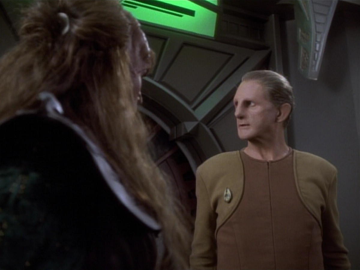 extant_StarTrekDS9_1x04-PastPrologue_1350.jpg