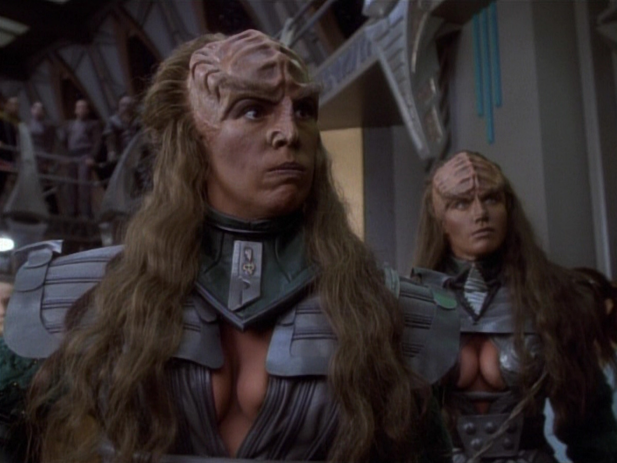 extant_StarTrekDS9_1x04-PastPrologue_1352.jpg