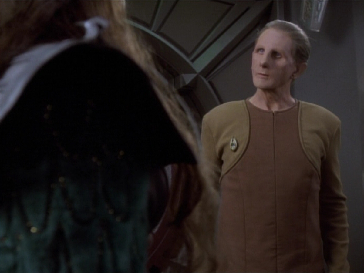 extant_StarTrekDS9_1x04-PastPrologue_1366.jpg