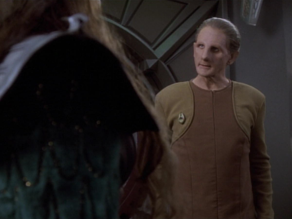 extant_StarTrekDS9_1x04-PastPrologue_1368.jpg