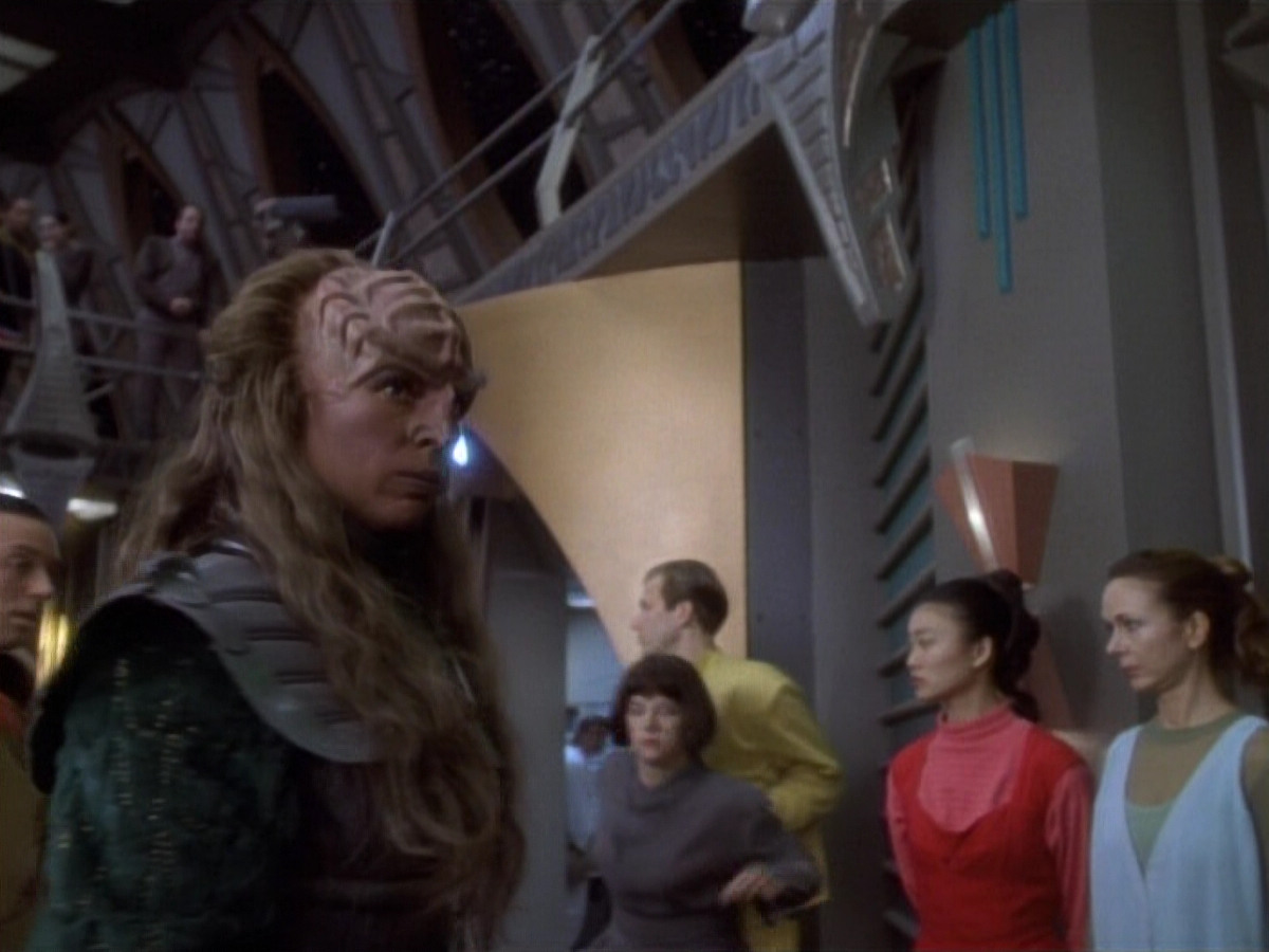 extant_StarTrekDS9_1x04-PastPrologue_1373.jpg