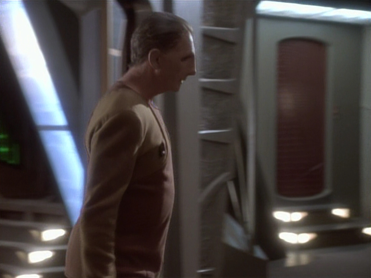 extant_StarTrekDS9_1x04-PastPrologue_1378.jpg
