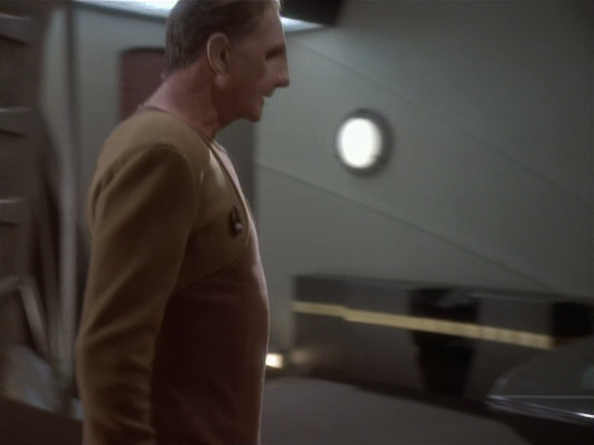 extant_StarTrekDS9_1x04-PastPrologue_1379.jpg