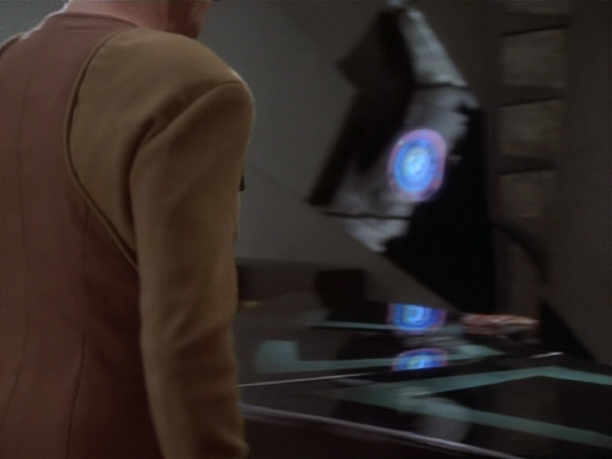 extant_StarTrekDS9_1x04-PastPrologue_1380.jpg
