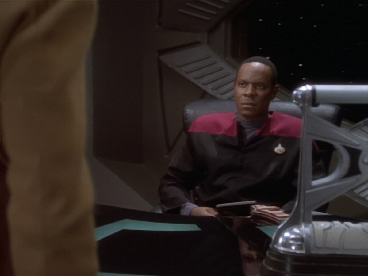 extant_StarTrekDS9_1x04-PastPrologue_1382.jpg