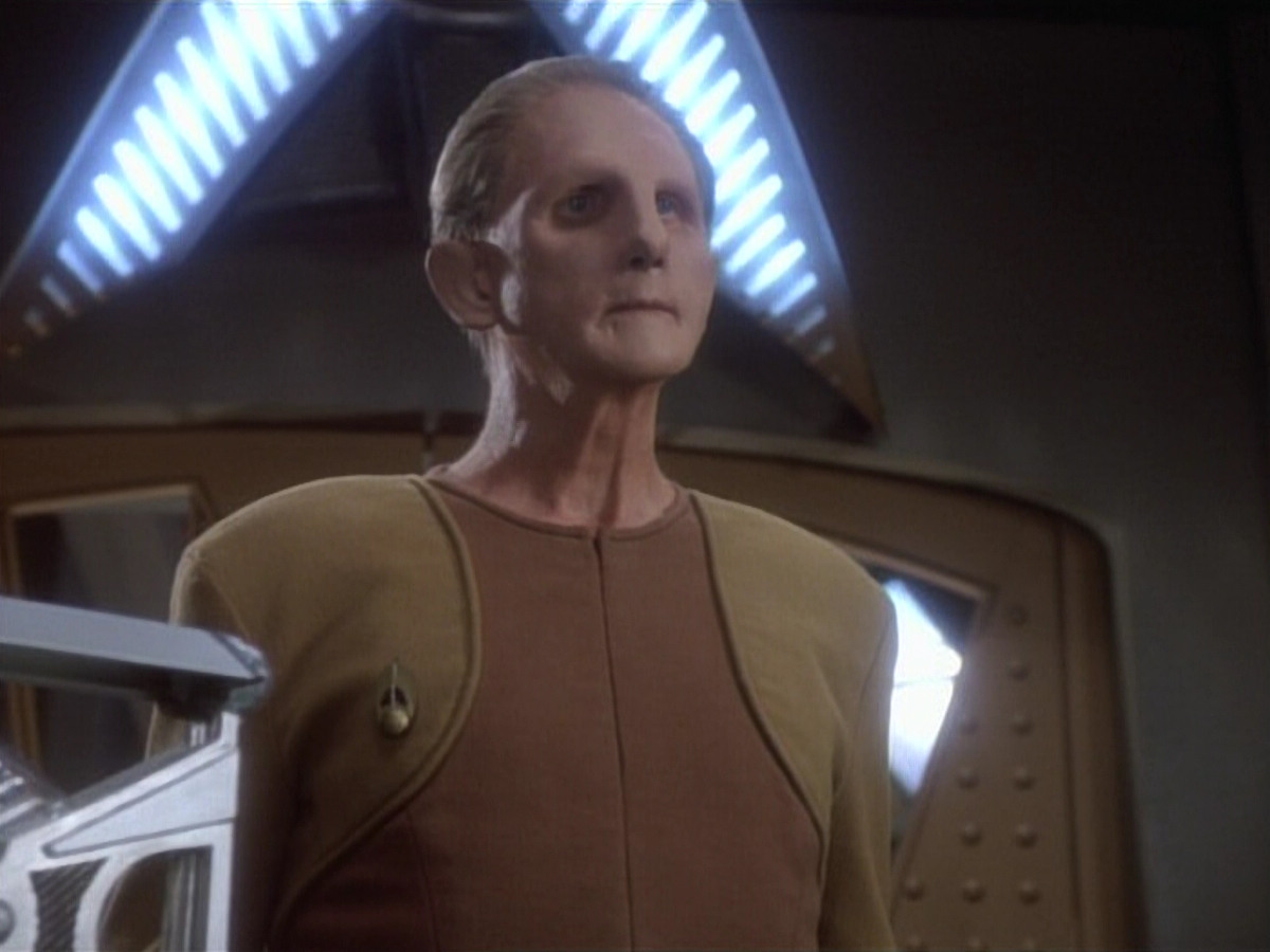 extant_StarTrekDS9_1x04-PastPrologue_1390.jpg