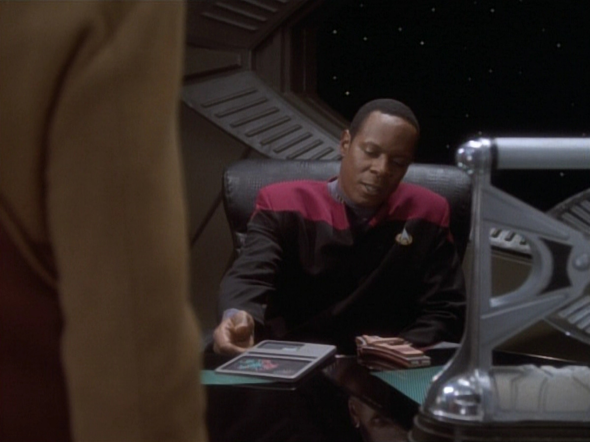 extant_StarTrekDS9_1x04-PastPrologue_1393.jpg