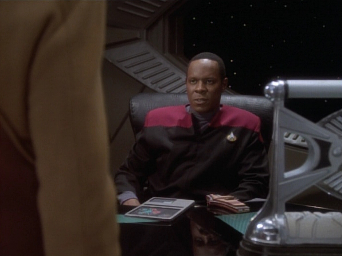 extant_StarTrekDS9_1x04-PastPrologue_1397.jpg