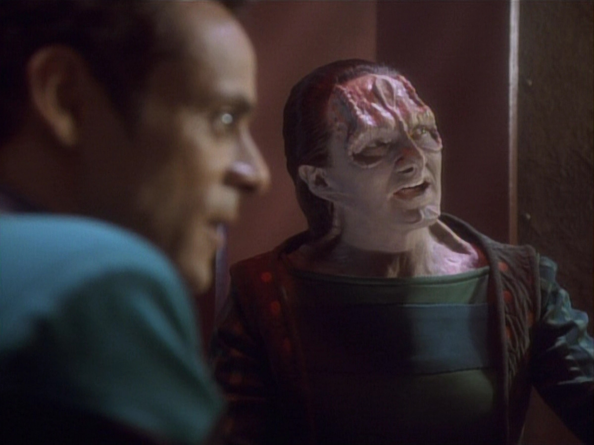 extant_StarTrekDS9_1x04-PastPrologue_1549.jpg