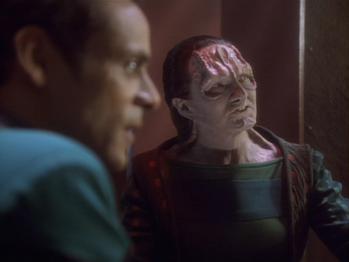 extant_StarTrekDS9_1x04-PastPrologue_1550.jpg
