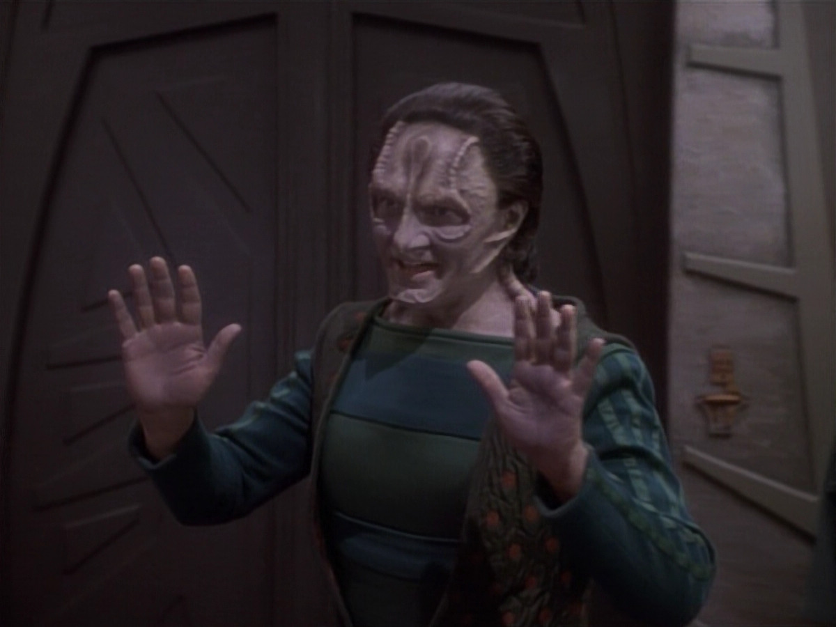 extant_StarTrekDS9_1x04-PastPrologue_1865.jpg