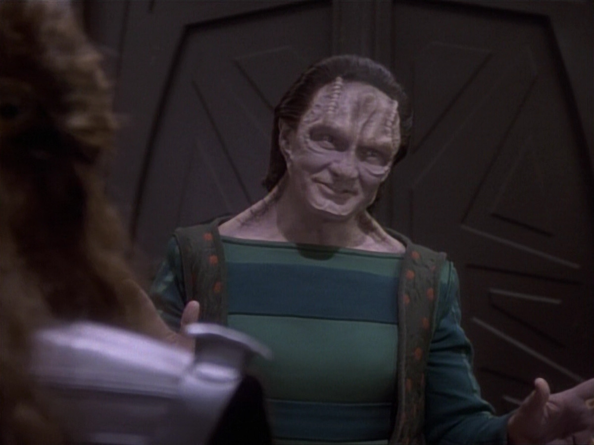 extant_StarTrekDS9_1x04-PastPrologue_1869.jpg