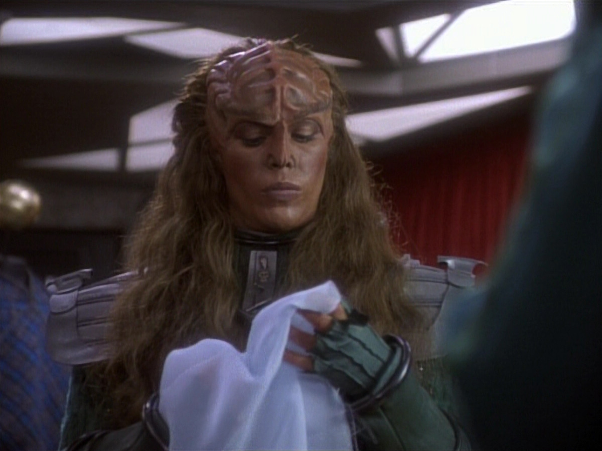 extant_StarTrekDS9_1x04-PastPrologue_1878.jpg