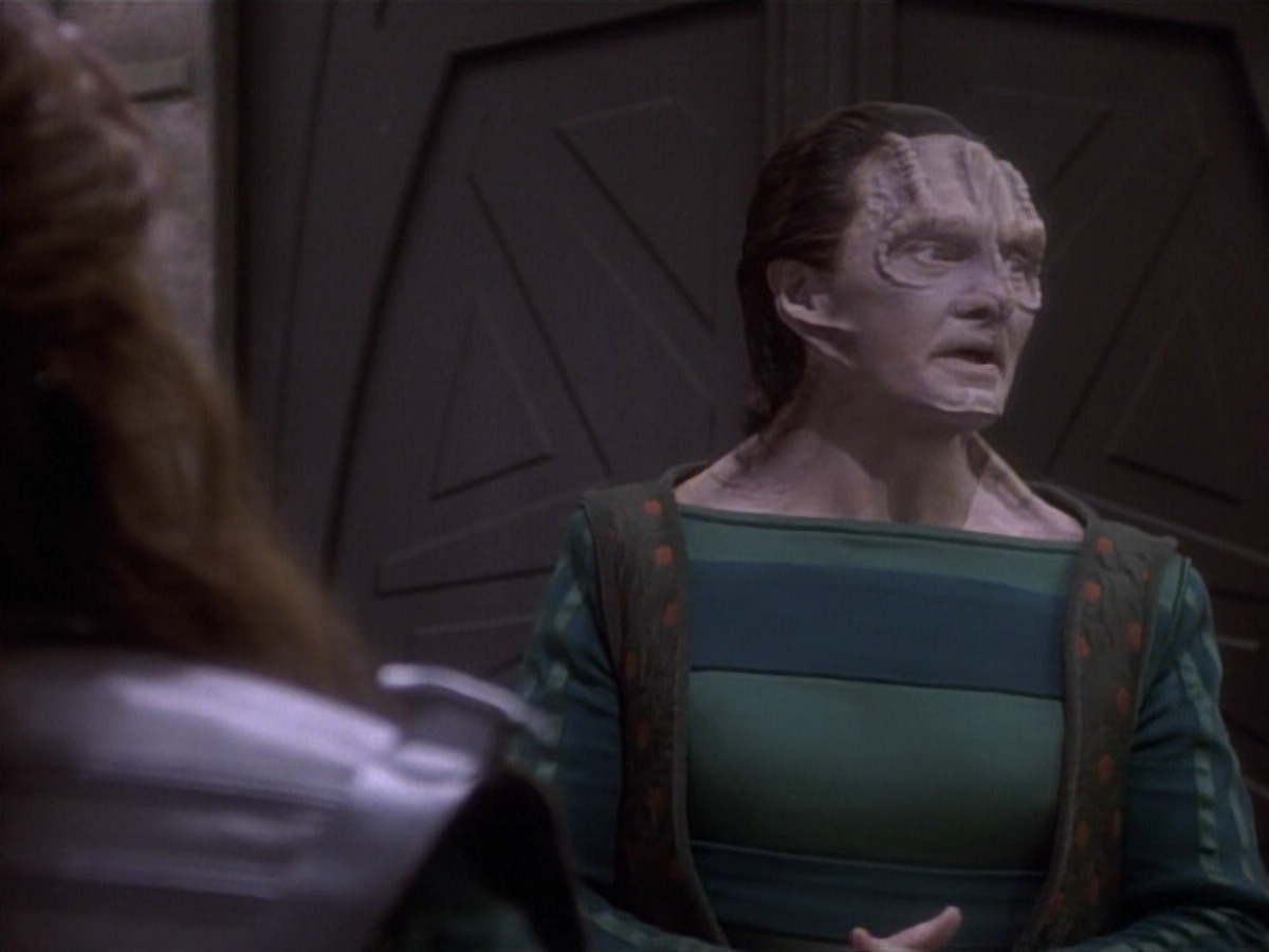 extant_StarTrekDS9_1x04-PastPrologue_1886.jpg