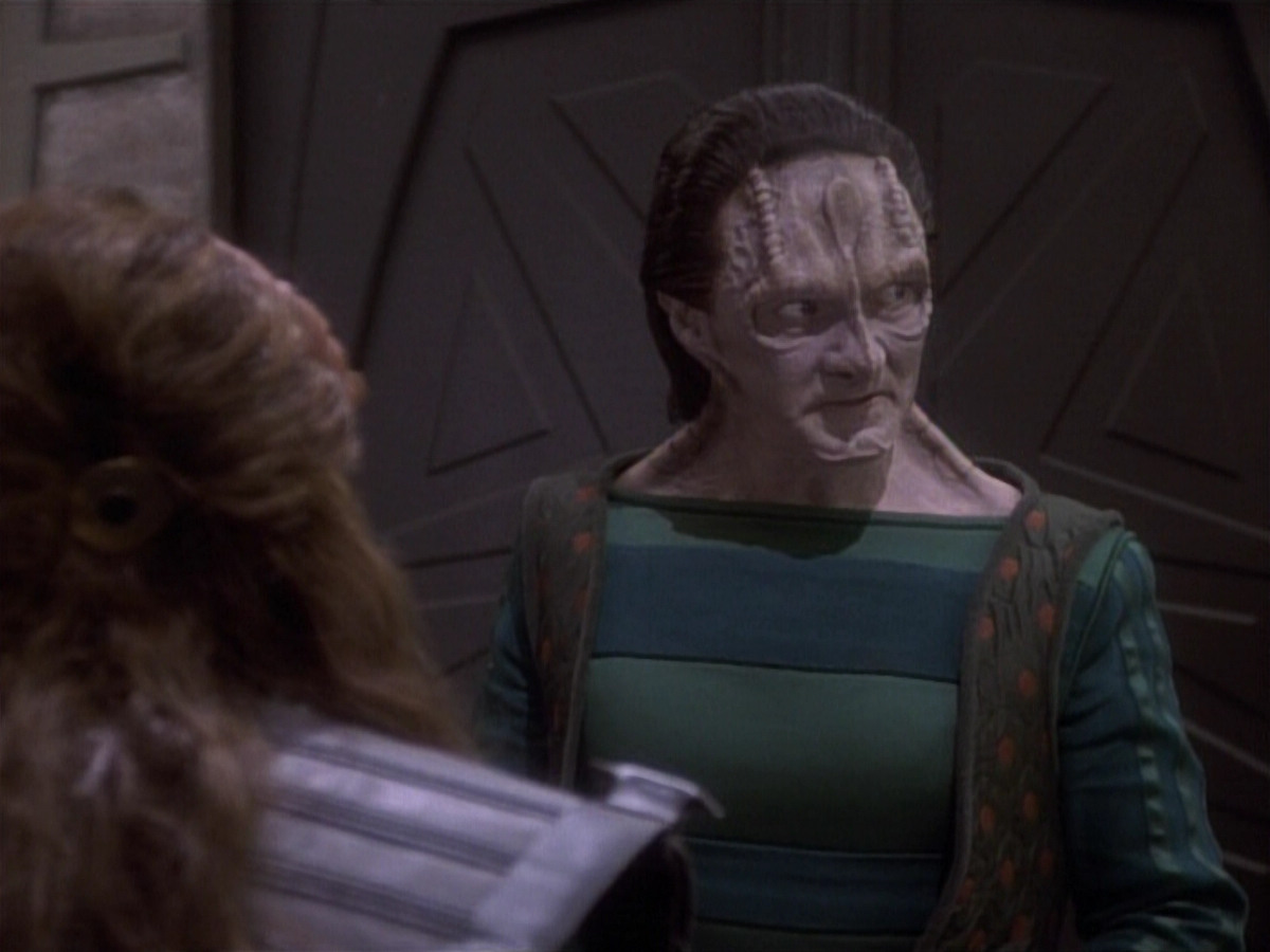 extant_StarTrekDS9_1x04-PastPrologue_1912.jpg