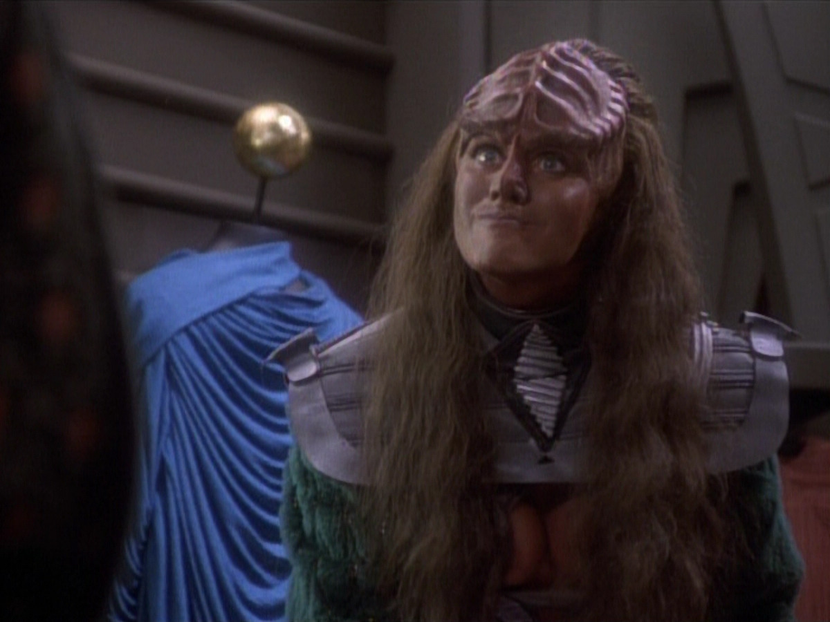 extant_StarTrekDS9_1x04-PastPrologue_1915.jpg