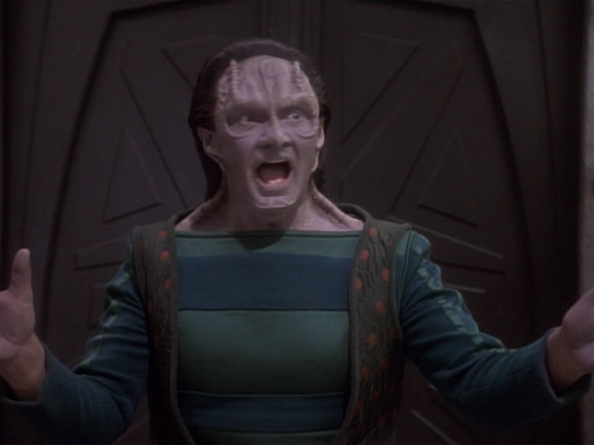 extant_StarTrekDS9_1x04-PastPrologue_1939.jpg