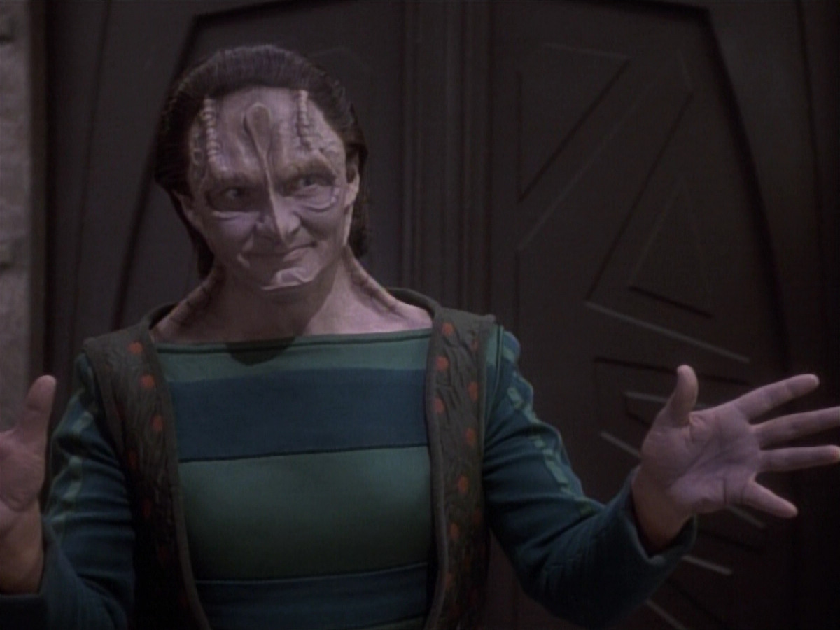 extant_StarTrekDS9_1x04-PastPrologue_1947.jpg