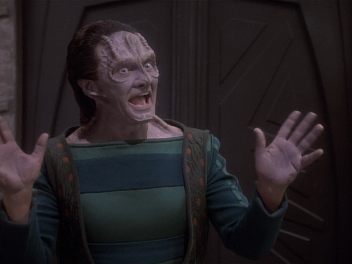 extant_StarTrekDS9_1x04-PastPrologue_1951.jpg